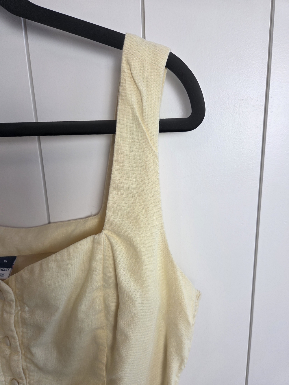 Old Navy Pale Yellow Button-Front Square Neck Tank - Picture 5 of 6
